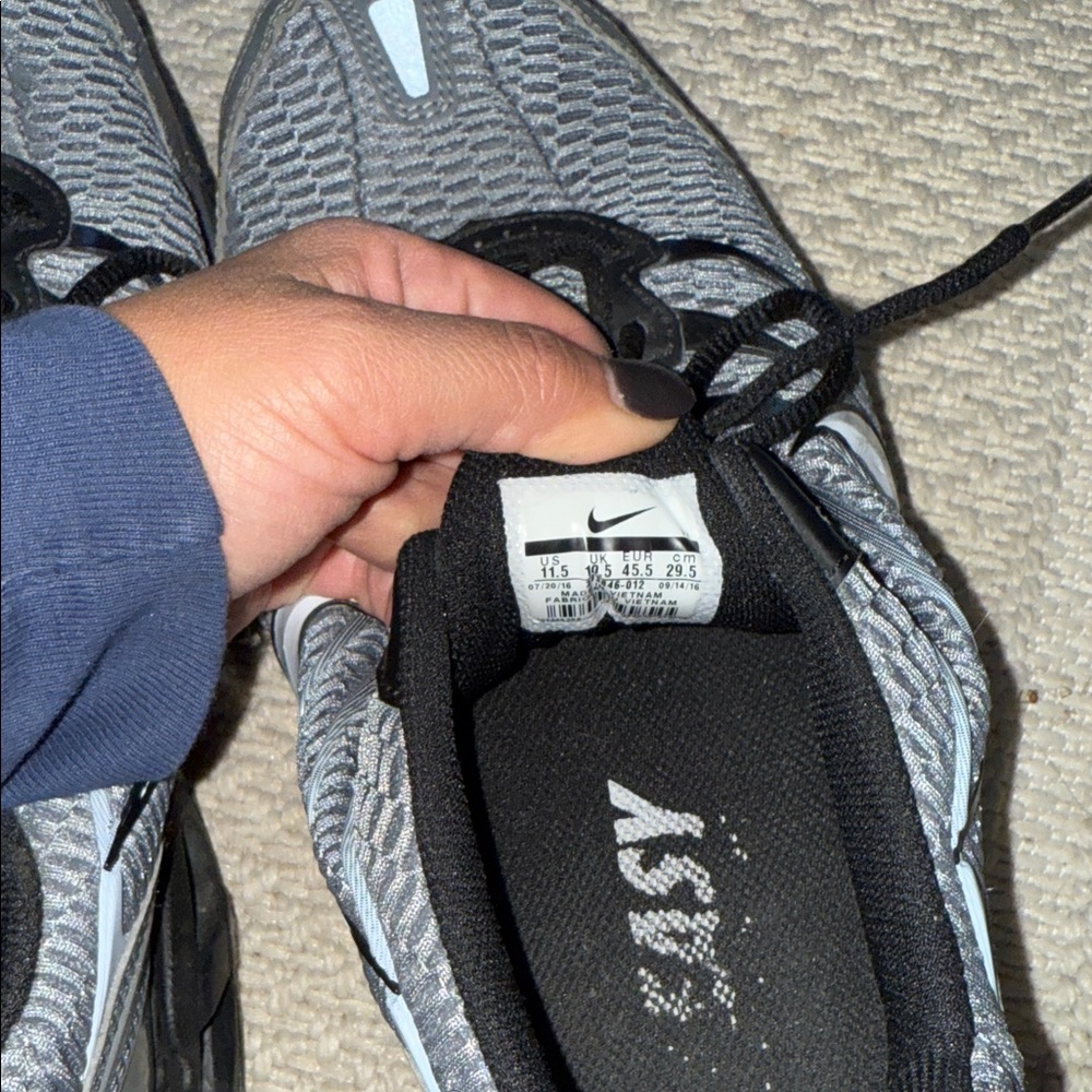 Nike Air Black and Gray Running Shoes - Picture 2 of 5